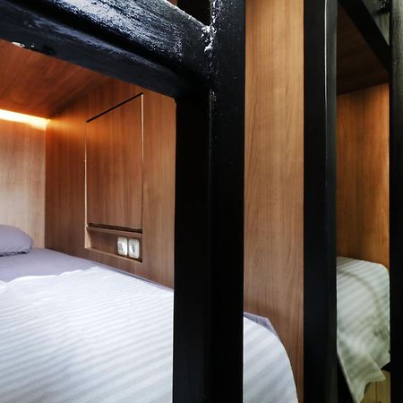 Oliver'S Guest House Tangerang Esterno foto