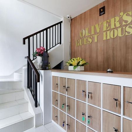Oliver'S Guest House Tangerang Esterno foto