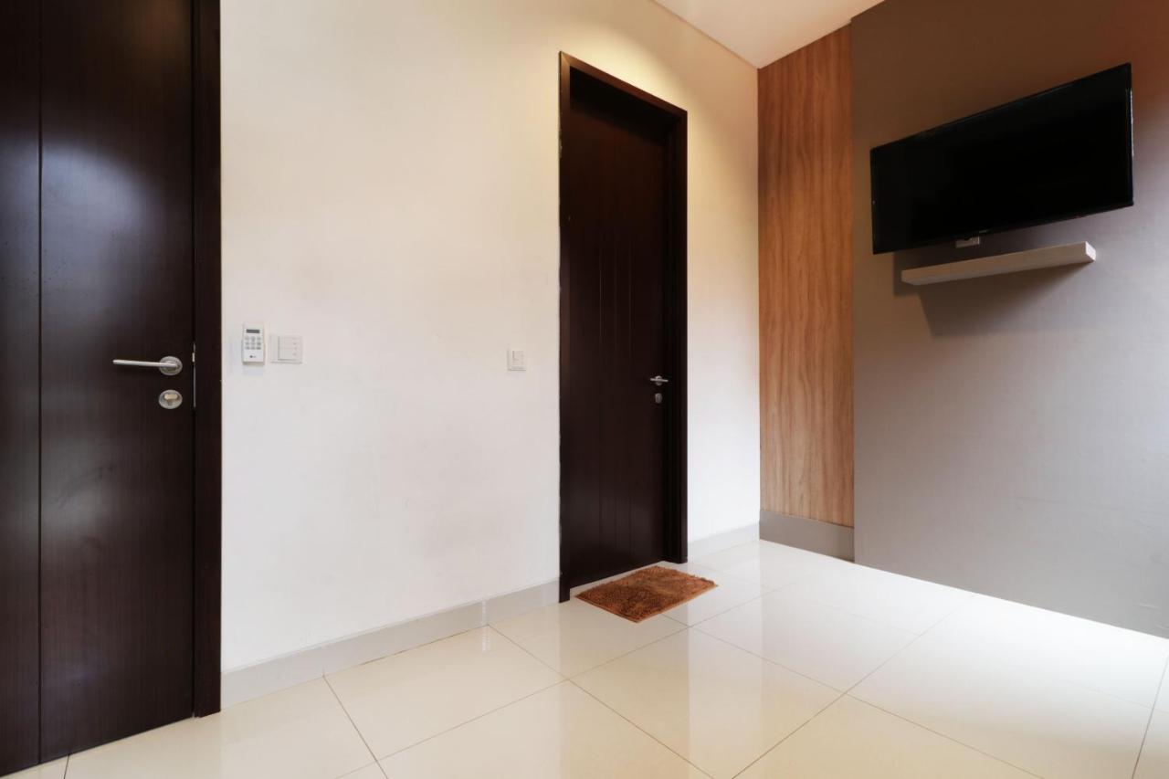 Oliver'S Guest House Tangerang Esterno foto