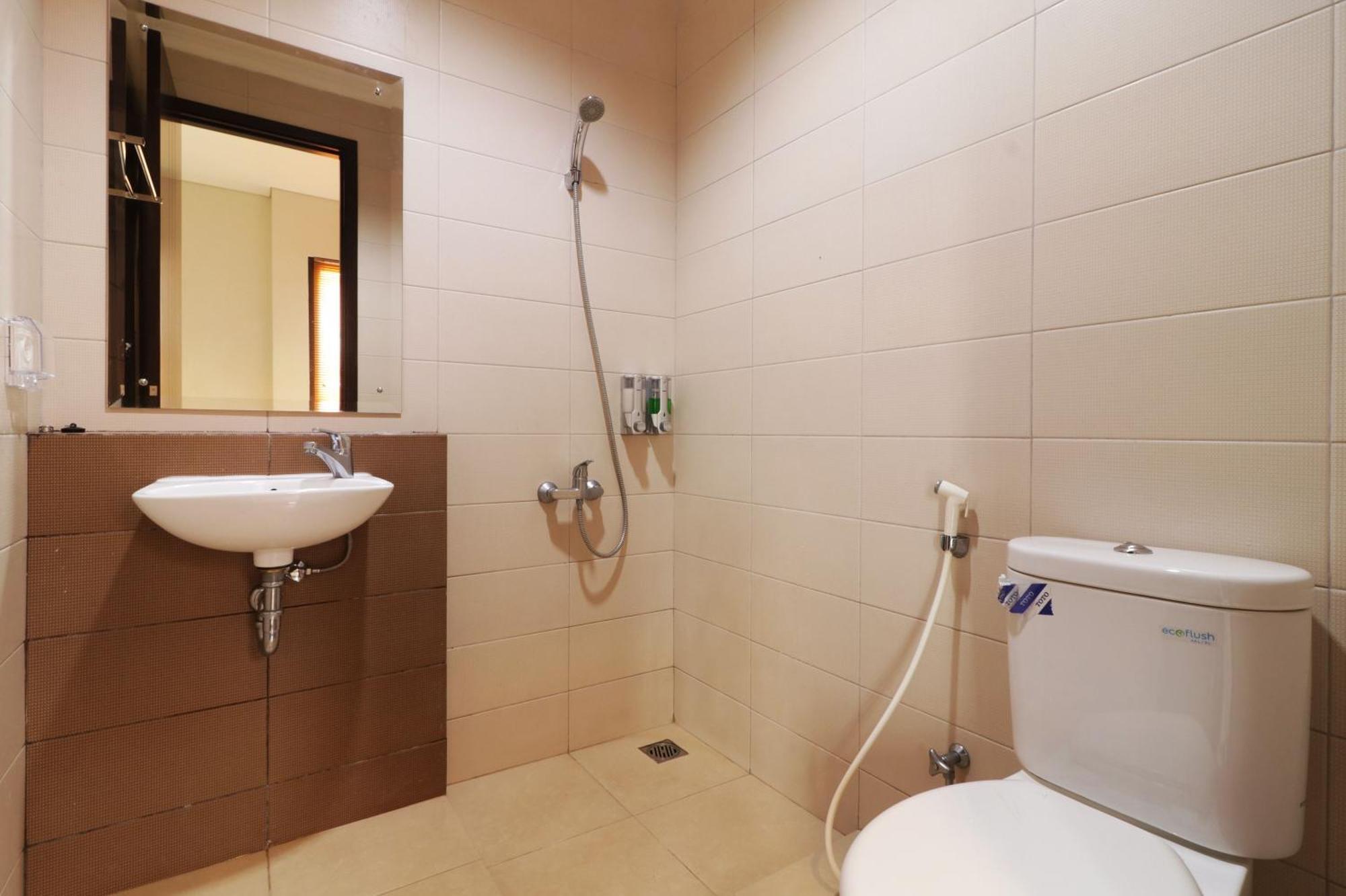 Oliver'S Guest House Tangerang Esterno foto
