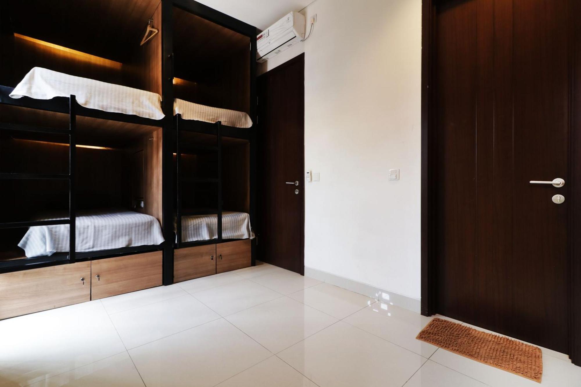 Oliver'S Guest House Tangerang Esterno foto