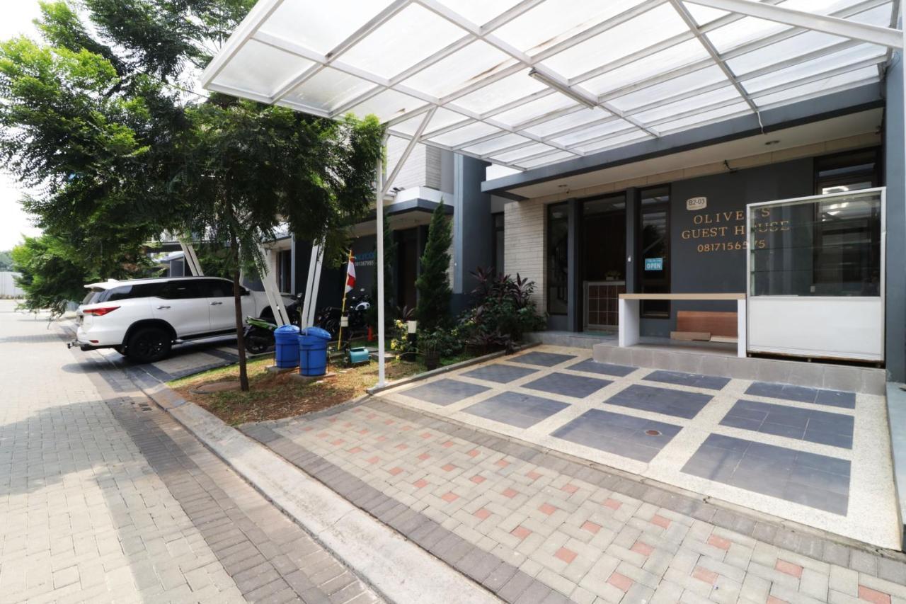 Oliver'S Guest House Tangerang Esterno foto