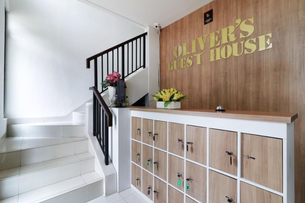 Oliver'S Guest House Tangerang Esterno foto